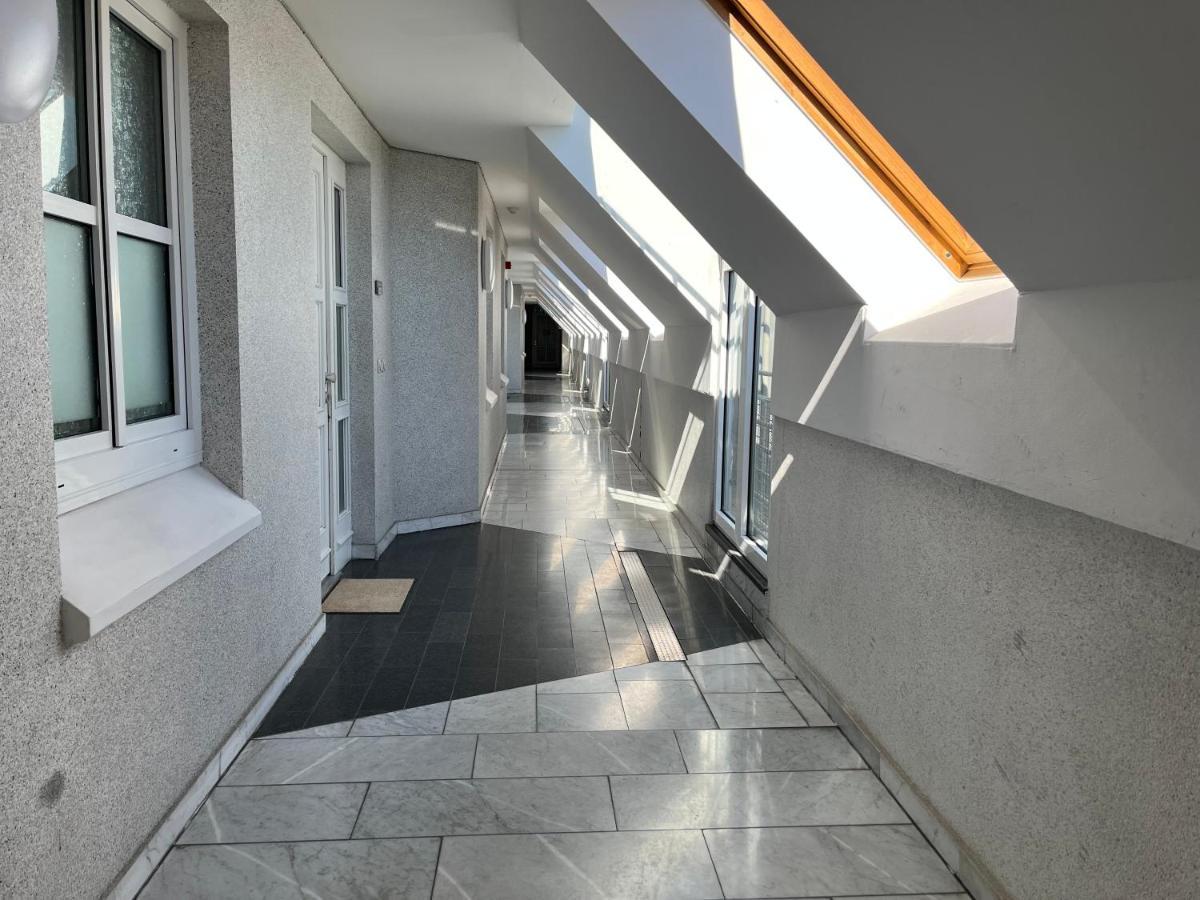 Attraktives Appartement Im Stadtzentrum Plauen Balkon Lift Bagian luar foto